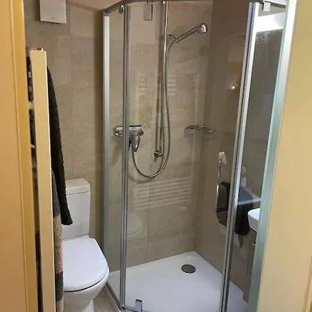 Apartment Dans Un Avec Jardin Privatif *