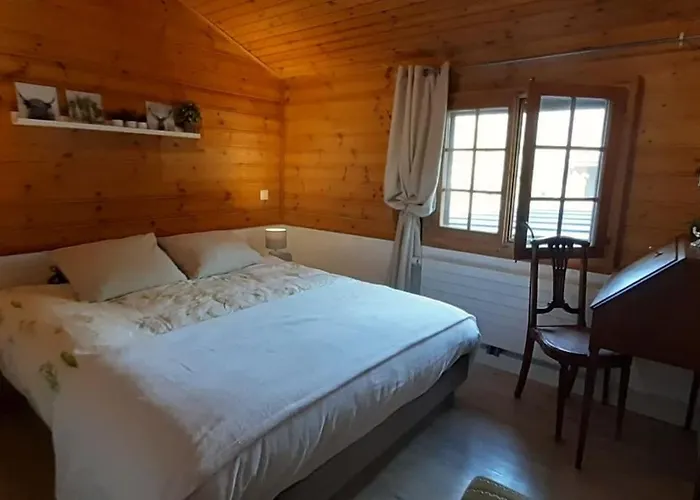 Dans Un Avec Jardin Privatif לייסין